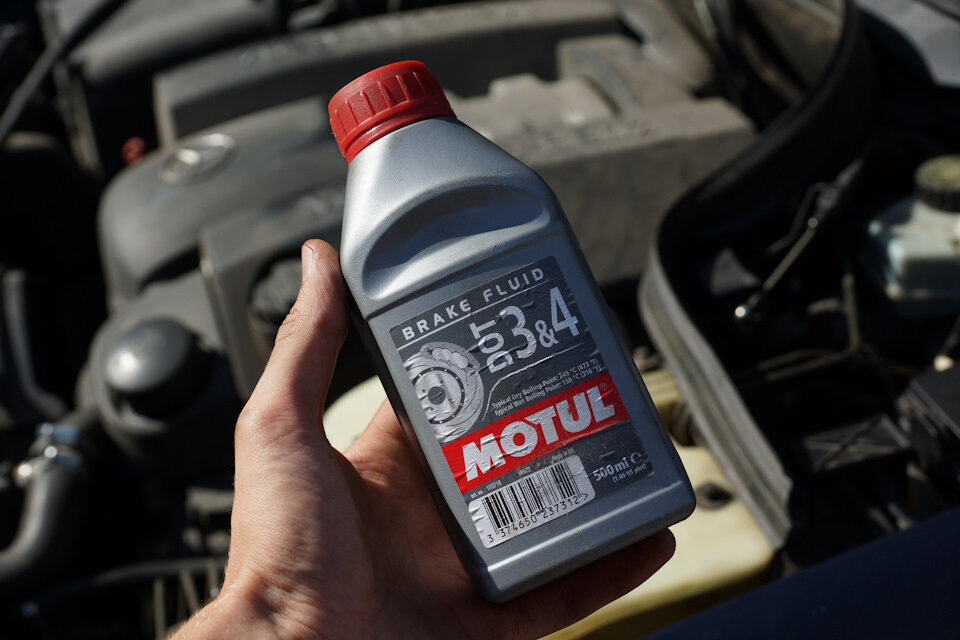 Тормозная жидкость известной фирмы "Motul"