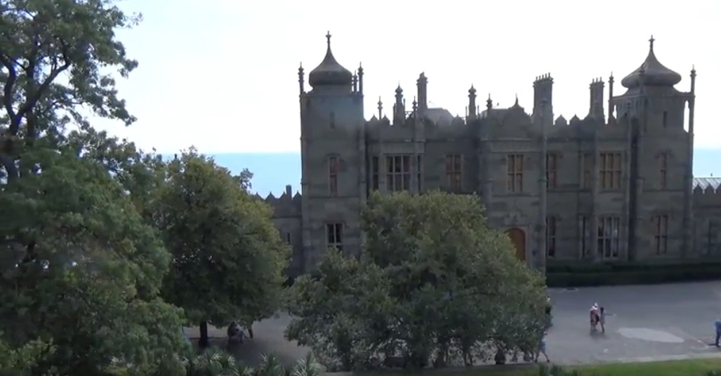 Крым, Ялта, Алупка, Воронцовский дворец (северная сторона)