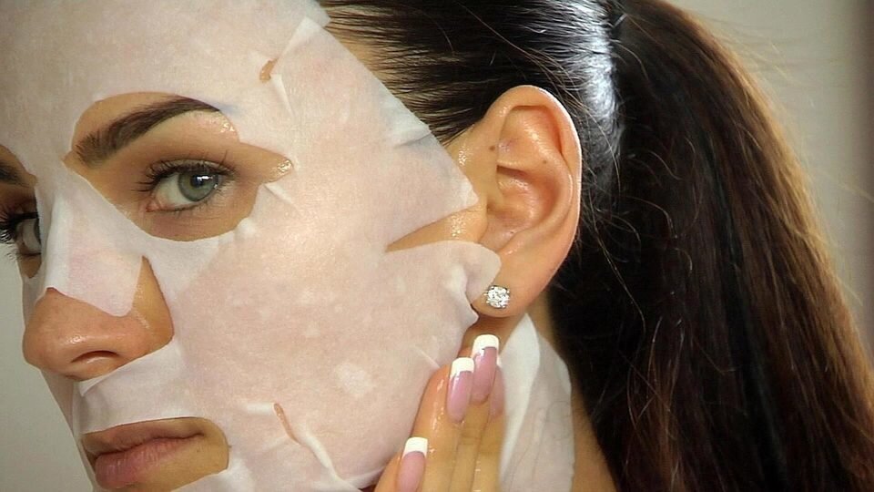 Почему опасно долго держать маску на лице (мнение экспертов-дерматологов) |  Беседка | Дзен