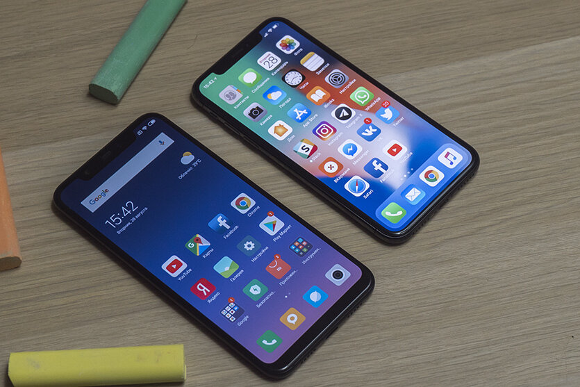 Справа Mi 8 слева IPhone X!