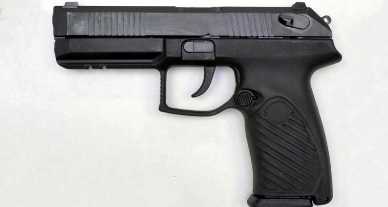 Разработка пистолета «Удав» была завершена в 2018 году, а с августа по декабрь прошлого года проводились войсковые испытания оружия. «Удав» подвергался достаточно серьезным механическим и климатическим воздействиям — оружие отстреливали при температуре от -70 до + 50 градусов Цельсия. В марте текущего года правительственная комиссия должна выдать разрешение на серийный выпуск пистолета, который будет развернут либо в Москве, либо в Ижевске.Новейшая разработка ЦНИИ Точного машиностроения призвана заместить в войсках устаревший пистолет Макарова (ПМ). Принятый почти семьдесят лет назад на вооружение ПМ давно устарел, как минимум, морально. Несмотря на ряд плюсов, у него есть и существенные минусы: относительно слабый патрон, невысокая точность стрельбы на дистанцию более полусотни метров, не самая лучшая эргономика, небольшая емкость магазина и невозможность использовать разнообразные дополнительные приспособления, например, тактический фонарь. «Макарыч» был неплох в роли табельного милицейского оружия, но вот требованиям военных он с каждым десятилетием удовлетворял все меньше и меньше. 
Заменить ПМ пытались неоднократно, но только с появлением в 2003 году патрона 9х21 стала возможна разработка по‑настоящему современного пистолета, удовлетворяющего всем требованиям военных. Патрон повышенной мощности, как и более длинный ствол, повысил дальность и точность стрельбы, а магазин «Удава» снаряжается 18 патронами — это один из лучших показателей в мире. Кроме того, над пистолетом работали дизайнеры, которые учли все огрехи в эргономике как у ПМ, так и у его предполагавшихся преемников. Благодаря всем доработкам «Удав» удобно лежит в руке, одинаково хорошо подходит для правшей и левшей и без переделки конструкции может оснащаться различным «обвесом».

Однако отправлять на пенсию «Макарыча» пока рано: совершенно точно ещё долгие годы он будет нести службу в правоохранительной системе.