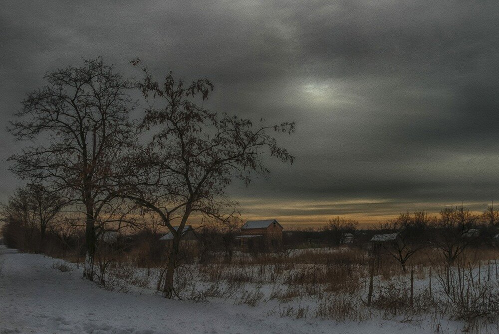 Пасмурность. Пасмурно зимой. Зимний пасмурный пейзаж. Зима пасмурный день. Пасмурное небо зимой.