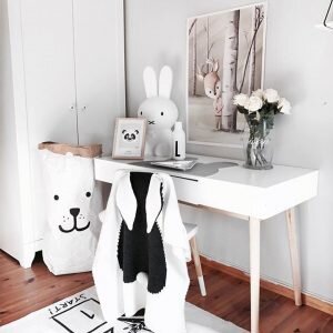 На фото плед ЗАЙКА черно белый