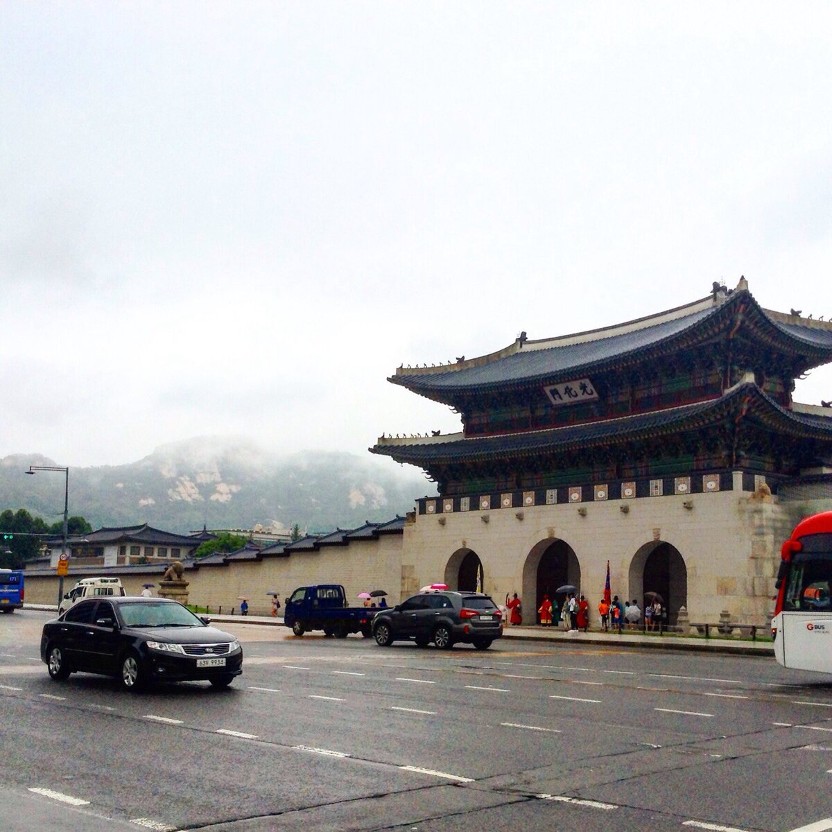 Ворота Кванхванмун, одна из главных достопримечательностей в стране