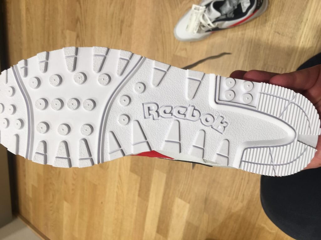 Подошва кроссовок для зала. Кроссовки рибок подошва. Reebok Interval 96 подошва. Рельефная подошва кроссовок.