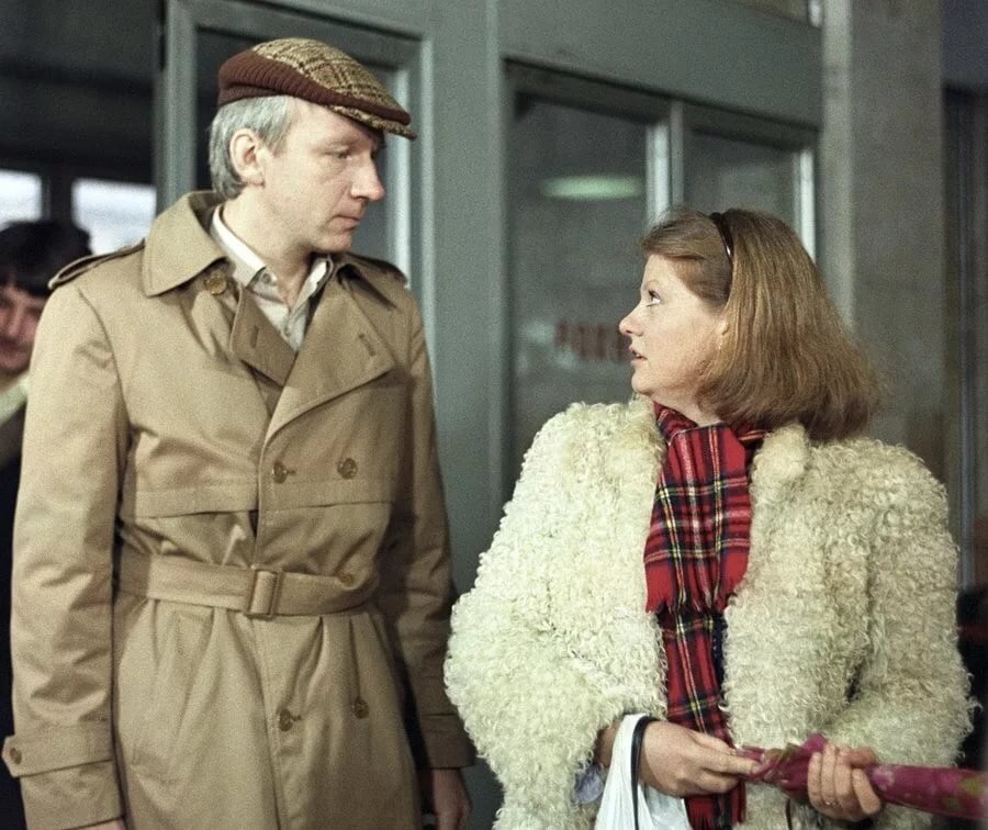 Кадр из фильма. Никакущий Гена Сысоев