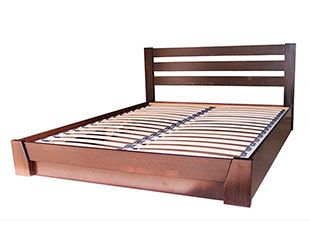 Настоящая «классика жанра». Изделия из массива широко представлены как в элитных, так и в недорогих линейках практические всех производителей мебели. Деревянные кровати абсолютно натуральны и экологичны, никогда не выходят из моды и способны придать любой спальне уютный вид.