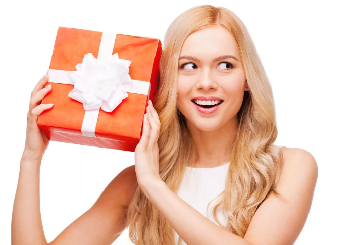 Девушки падки на подарки