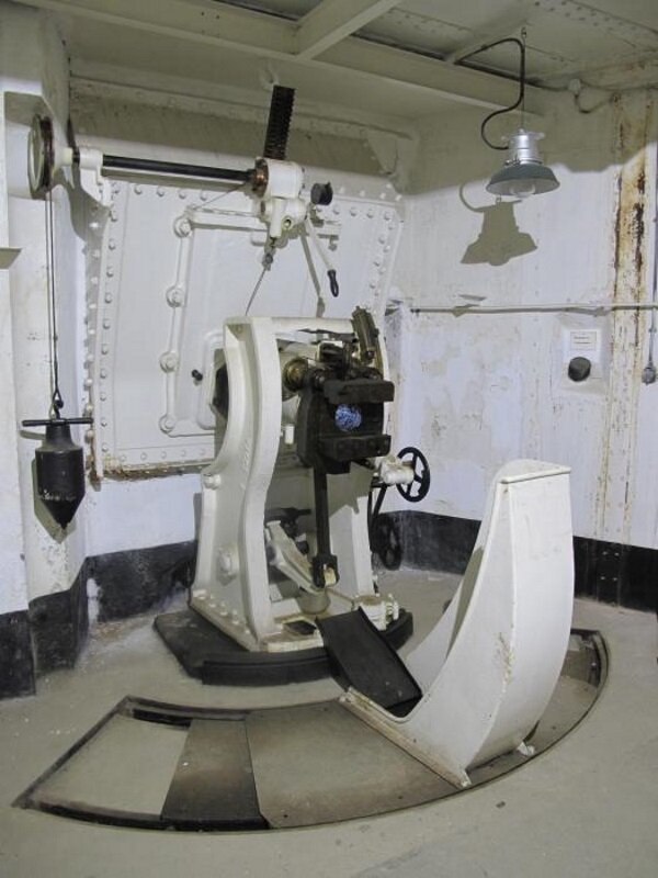 Казематная установка 135-мм орудия