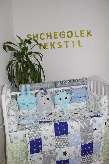 Хоть кокон и служит хорошим помощником, но пренебрегать техникой безопасности нельзя! Очень важно не оставлять новорожденного без присмотра на высоких поверхностях: пеленальный столик, край дивана или кровати.