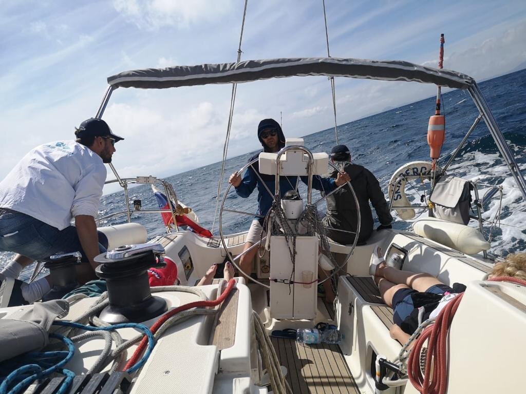 Команда в море