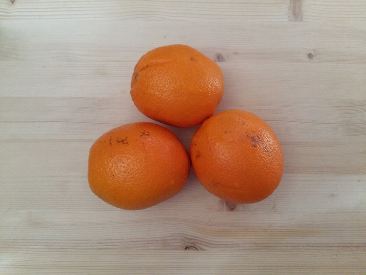 Позже я решила добавить еще один апельсин, так что у меня сок из 4 штук.