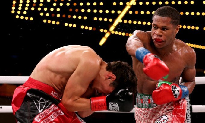 Заур Абдуллаев (слева) проиграл Дэвиду Хейни