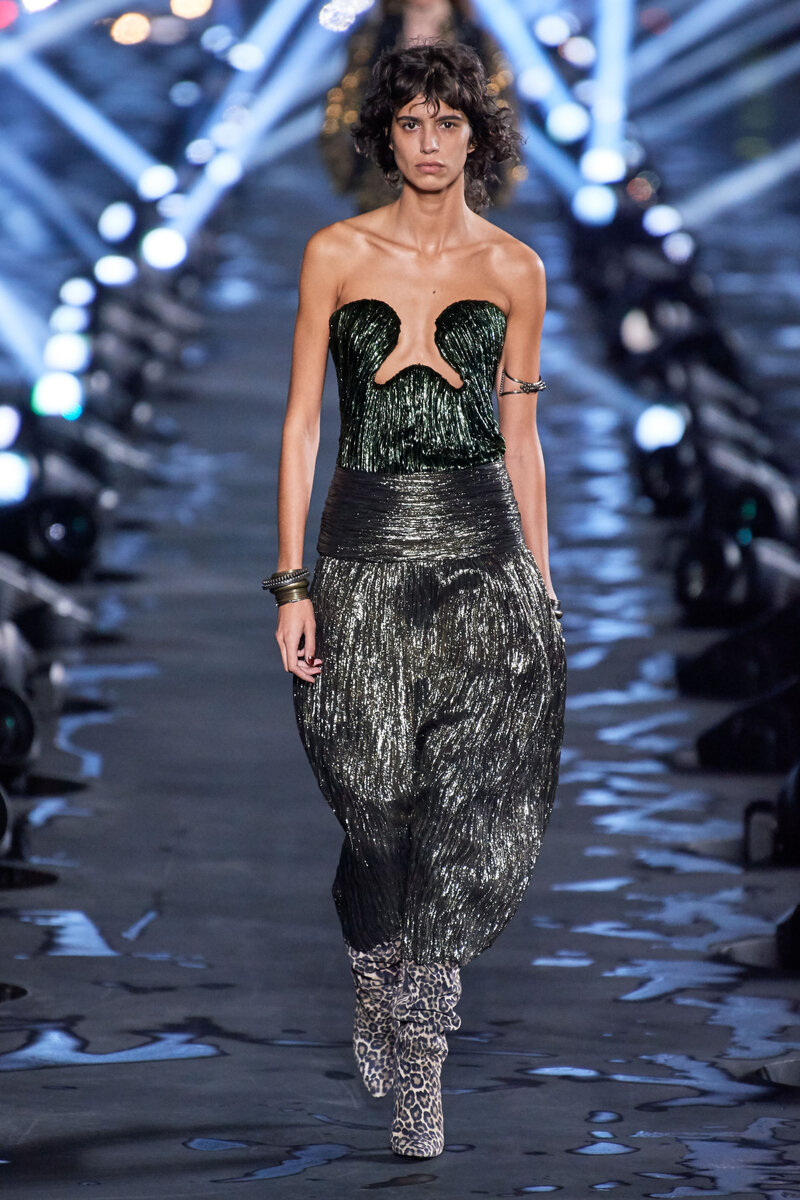 Голые фантазии: Неделя моды в Париже удивила откровенными нарядами » укатлант.рф