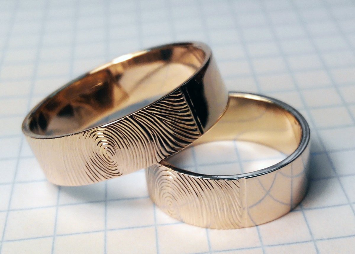 Обручальные кольца с гравировкой из белого золота