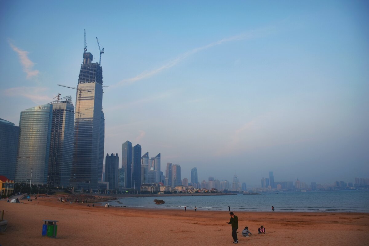 Как вам такое: искупаться прямо под небоскрёбами?