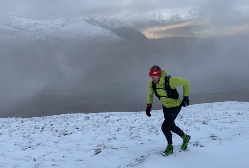 Дэмиан Холл ( Damian Hall) на своем рекордном маршруте Paddy Buckley Round. Фото: https://www.inov-8.com