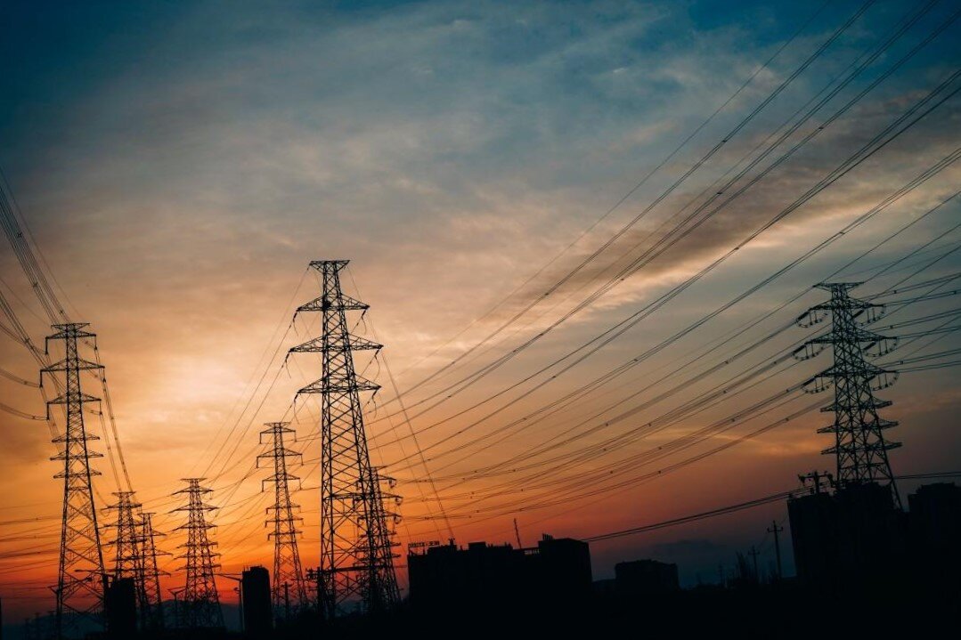      Сотни километров проводов, как артерии, которые "питают нашу жизнь" необходимой энергией.