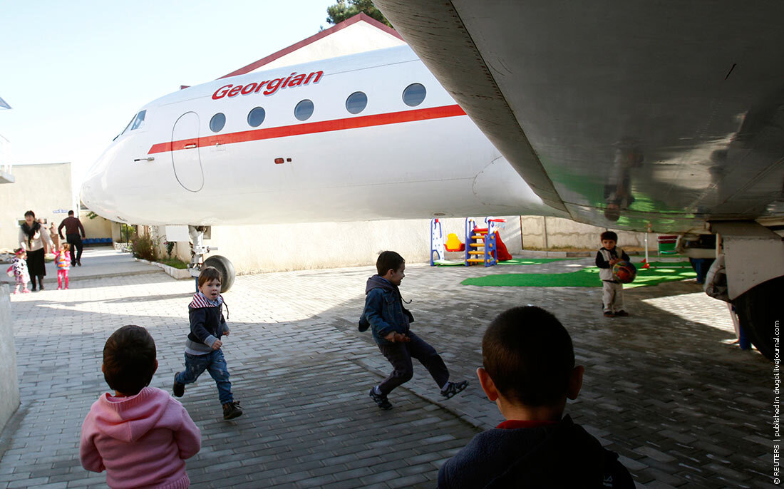 Детский сад в настоящем самолёте! Недавно узнал, что в небольшом грузинском городе Рустави, есть такой садик!
