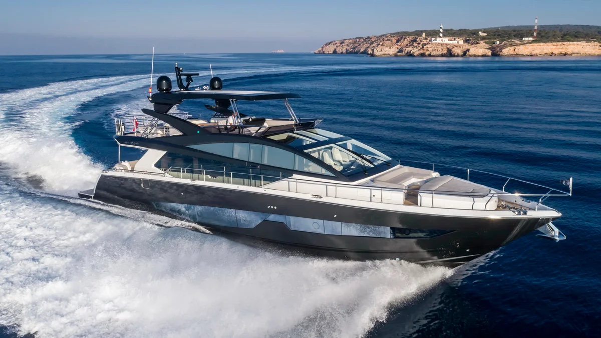 Моторная яхта Pearl 80 британской верфи Pearl Yachts