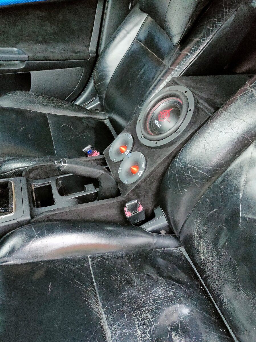 Шаг 6: обтягивает готовый короб пленкой под алькантару и устанавливаем в салон.