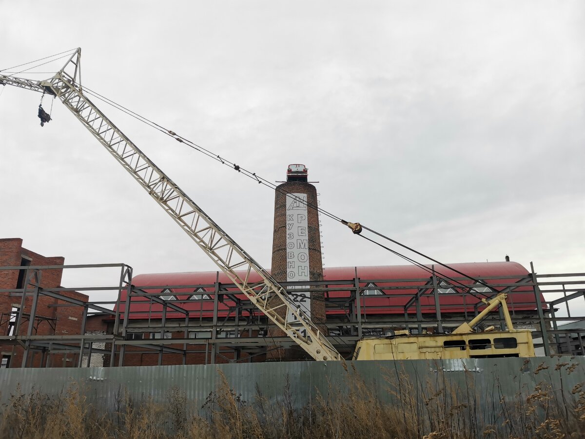 Так он выглядит спереди.