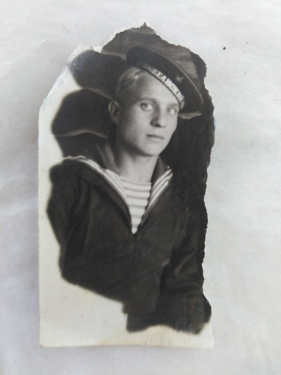 Борису Девятовскому 19 лет