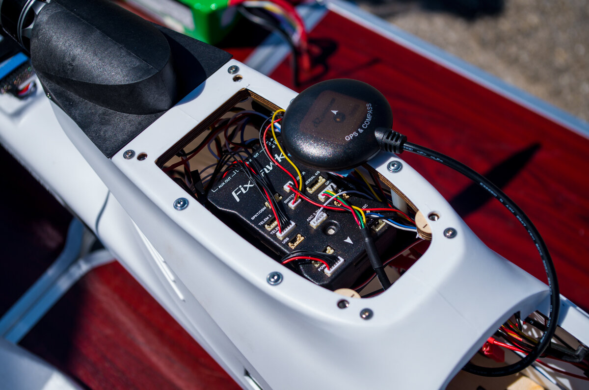 Встроенный полетный контроллер Pixhawk