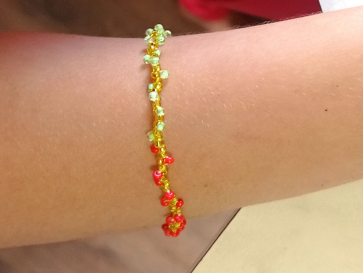 Первая фенечка дочки))