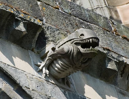 Чужой на шотландском аббатстве