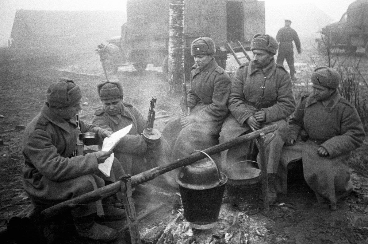 Солдаты на привале Великая Отечественная война