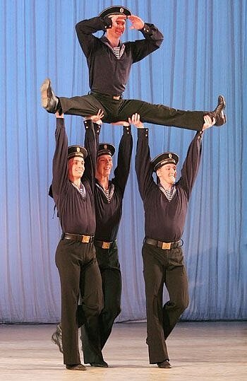 Матросский танец "Яблочко". 