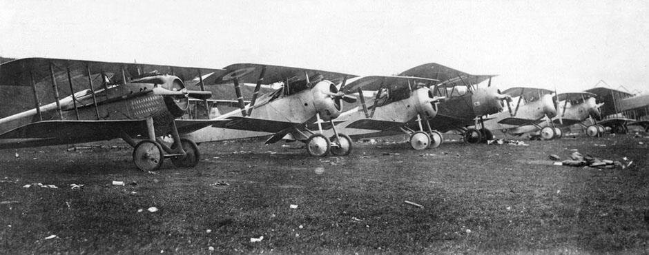 Аэропланы Казанской авиагруппы на аэродроме под Свияжском. Август 1918 года.