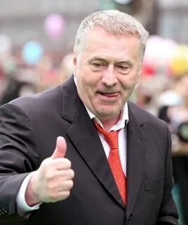 Сегодня умер Владимир Жириновский. В нашей политике он не занимал место, он сам его создал. Патриот, основатель и бессменный лидер одной из старейших политических партий — так отозвался о нем Владимир Путин в телеграмме соболезнования.В конце апреля Владимиру Вольфовичу исполнилось бы 76 лет. Его ЛДПР на днях исполнится 30. Что не менялось со временем? Стиль. Афористичный, иногда язвительный, порой эпатажный, моментами дерзкий. Такое не скопируешь. Жириновскому всегда было что сказать. А о чем-то будто знал наперед.В. Жириновский, 21 декабря 2021 г.: Я бы хотел, чтобы 2022 год был бы годом мирным, но я люблю правду. Вот 75 лет говорю правду. Это будет год не мирный. Это будет год, когда, наконец, Россия станет снова великой страной и все должны заткнуться и уважать нашу страну. Иначе они нам заткнут рот и будут истреблять русских сперва в Донбассе, а потом в западной России.Печальное известие застало депутатов Госдумы во время заседания, которое спикер Вячеслав Володин тут же остановил.В. Володин: Нам надо прервать с вами работу. только что сообщили: после тяжелой и продолжительной болезни скончался Владимир Вольфович Жириновский. Давайте почтим его память.Руководить думской фракцией ЛДПР какое-то время будет глава комитета Госдумы по международным делам Леонид Слуцкий. И он, и коллеги-парламентарии, которых политика свела с Владимиром Жириновским, сходятся в том, насколько его будет не хватать, особенно сейчас.Л. Слуцкий: Жириновский — человек, который предвидел многие знаковые ситуации для новой России. Говорил об этом яростно, убедительно. Это действительно человек, который трогательно заботился, несмотря на свою иногда внешнюю резкость о каждом из тех, кто был рядом с ним, кто был в его поле зрения.В. Васильев: Это всегда был человек огромной энергии, амбиций, человек, который был переполнен идеями, эмоциями. В моем понимании, даже иногда авантюрный. Все политики в какой-то степени оказывались под влиянием принятием, не принятием, согласием, не согласием тех, таких иногда в гротескной форме ярких, острых, пограничных иногда с допустимым идей, высказанных им по очень острым вопросам.Г. Зюганов: Замены такого рода ярким политикам в ЛДПР я не вижу. Этот вопрос возникает, когда стране объявлена война, когда обложили со всех сторон санкциями и когда требуется от всех политических сил исключительная ответственность за военно-политическую операцию, борьбу с фашизмом и нацизмом и за стабильное развитие нашей страны в условиях системного кризиса, который обрушился на планету.С. Миронов: Владимир Вольфович был настоящим политиком. Был настоящим патриотом нашей страны. Нам сегодня очень его не хватает, потому что его голос был бы с нами против тех, кто возродил нацизм на Украине, в поддержку русского мира, в поддержку наших братьев, которые сегодня освобождают от нацизма Украину.В. Матвиенко: Он очень много сделал для новой России, для ее развития, для становления и развития парламентаризма, для защиты национальных интересов нашей страны. И я уверена, что он войдет в историю в ряду крупнейших современных государственных и политических деятелей.Прощание с Владимиром Жириновским состоится в пятницу, 8 апреля, в Колонном зале Дома Союзов. Потом — похороны на Троекуровском кладбище, где покоятся его родные.