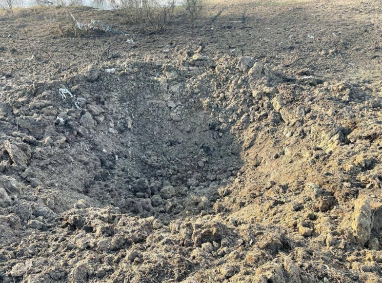 воронка от снаряда ВСУ в брянской области
