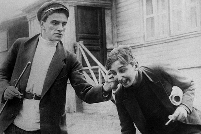 Кадр из фильма «Барышня и хулиган», 1918 год