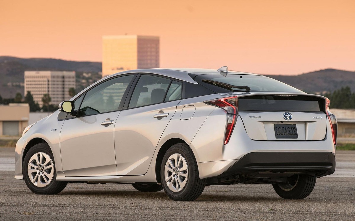 https://foto.carexpert.ru/catalog/toyota/prius/foto62.htm