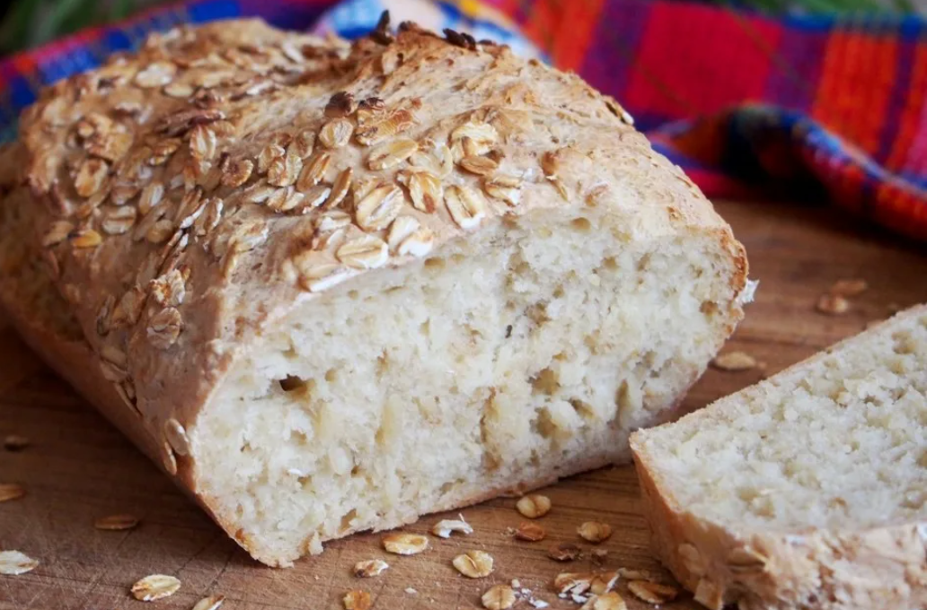 Овсяный хлеб в духовке рецепты. Хлеб "овсяный заварной". Овсяный хлеб Здравушка. Хлеб из овсяной муки. Хлеб из овсяных хлопьев.