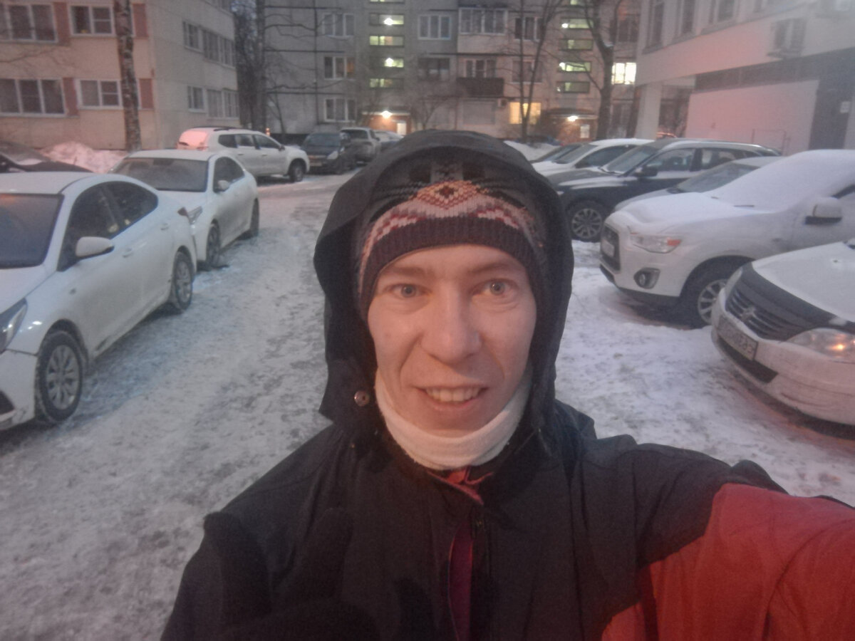 Заодно выбросил пакет с мусором.