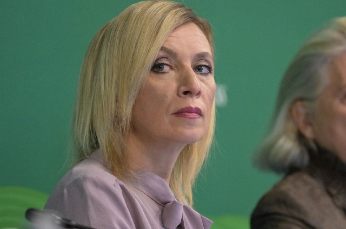    Захарова после слов Бербок о Си Цзиньпине заявила, что та лишилась ума