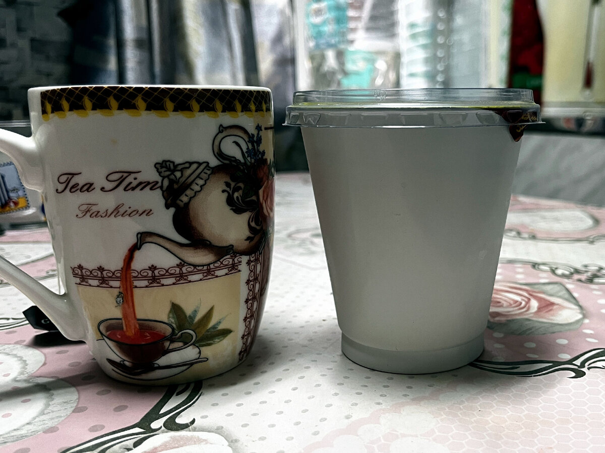 Баночка сметаны стала меньше обычного бокала.