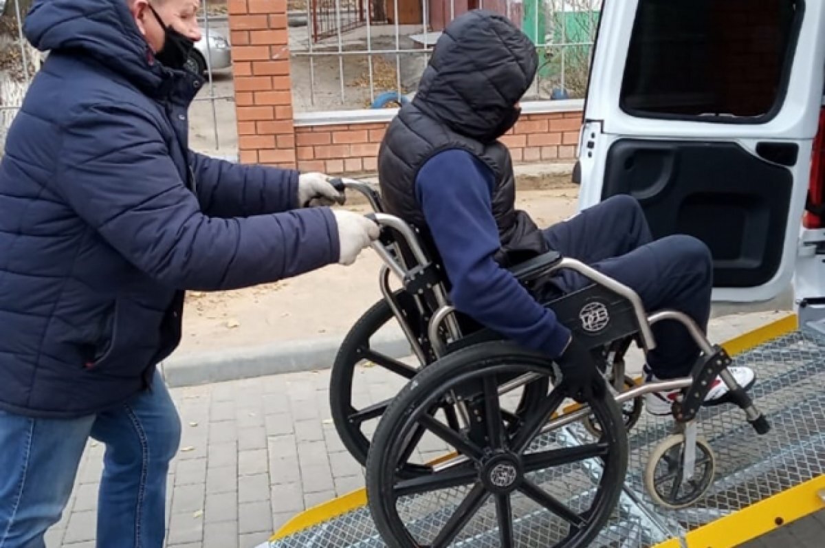    Социальное такси перевозит и инвалидов на колясках.