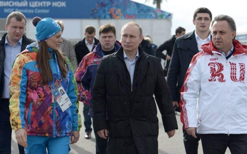 Елена Исинбаева, Владимир Путин и Виталий Мутко в Сочи накануне Олимпиады-2014. Фото с сайта Кремля. Фотография взята из открытых источников.  📷
