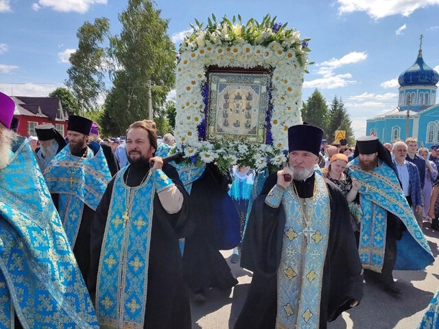    В целях безопасности традиционный крестный ход по улице Ленина отменили