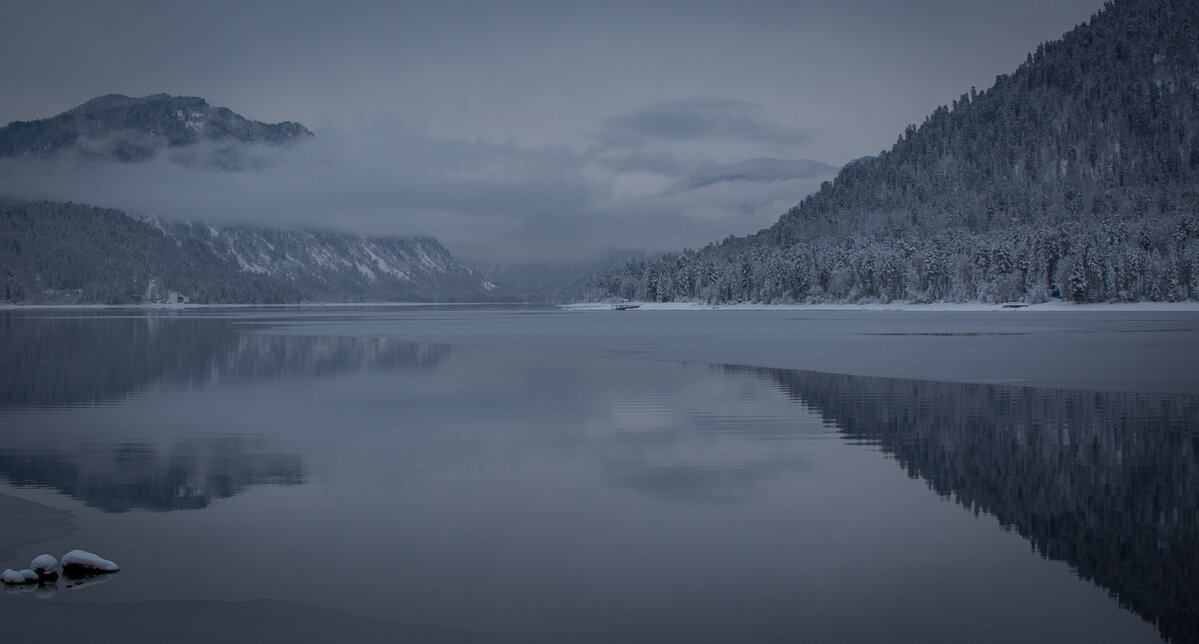 Телецкон озёро прекрасно в любую погоду. Ни тучи, ни дождь, ни холод — ничто не помешает, по-настоящему, влюбиться в эти места.