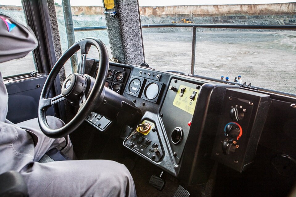 Автосамосвал Komatsu 730e