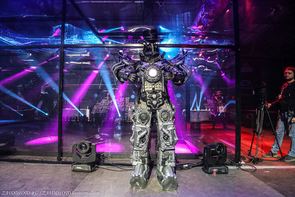 Роботы для боев. Битва роботов на арене. Битвы роботов 2020. Бои роботов. Битва роботов.