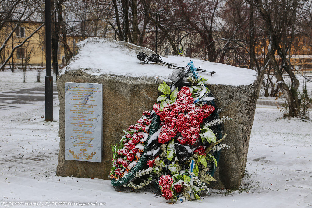 Ук верхняя пышма. Свердловская область верхняя Пышма сквер Победы. Памятники в верхней Пышме. Памятник Чичеткину верхняя Пышма. Дума верхняя Пышма.