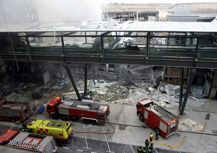 Стоянка аэропорта Барахас в Мадриде 30 декабря 2006 года.