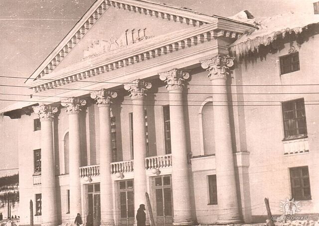 В далеких 50-х годах, когда начиналась стройка электростанции и поселка - строили и клуб. 
